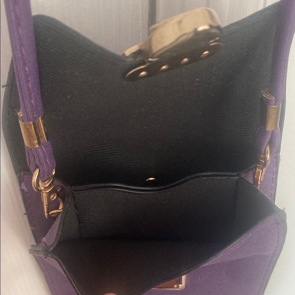 Purple Crossbody Bag with Gold Clasp - Picture 5 of 6